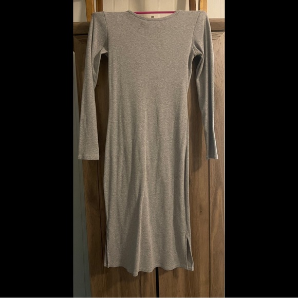 These dresses are in great condition no one even wears them one time. - Picture 3 of 4